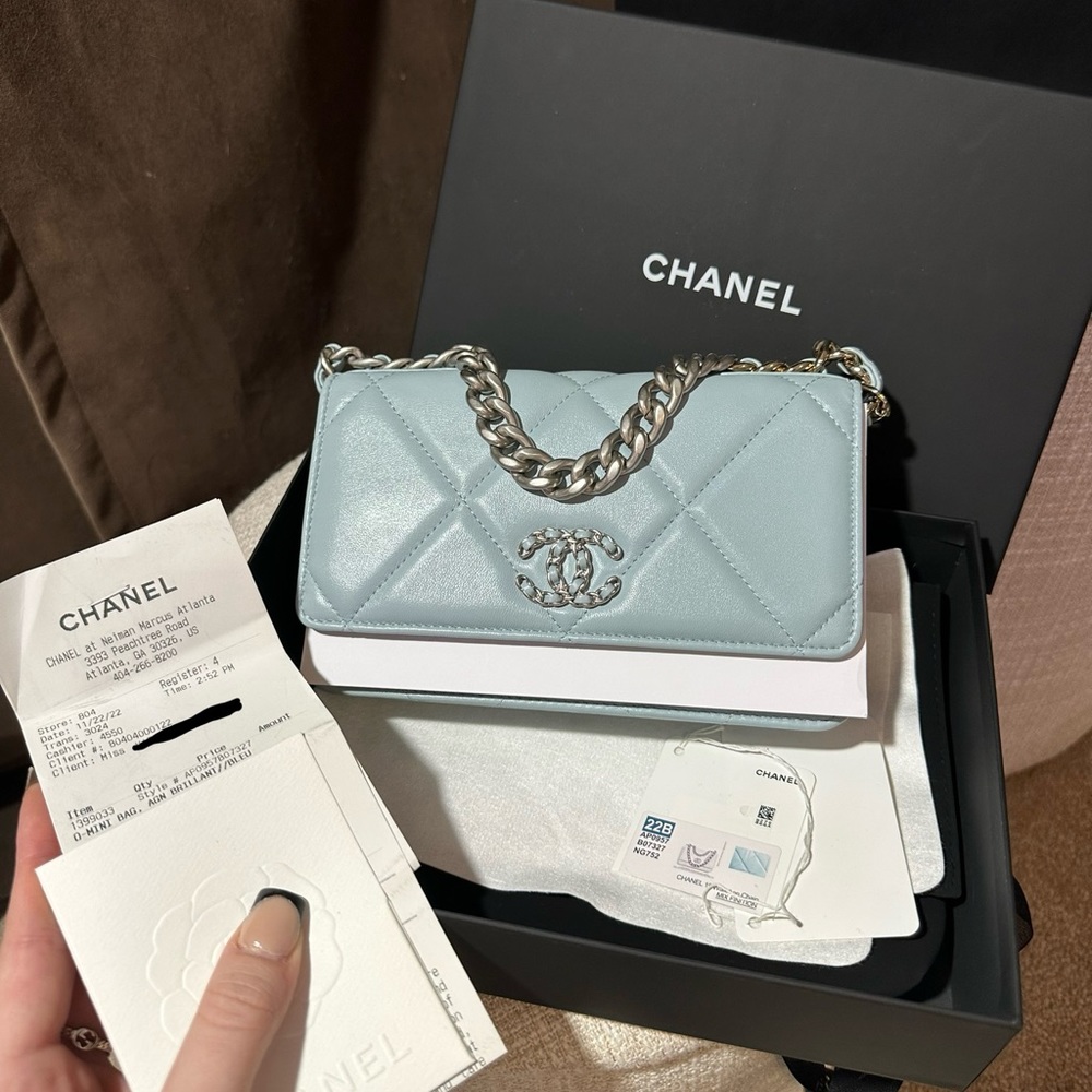 Chanel 19 Wallet on Chain